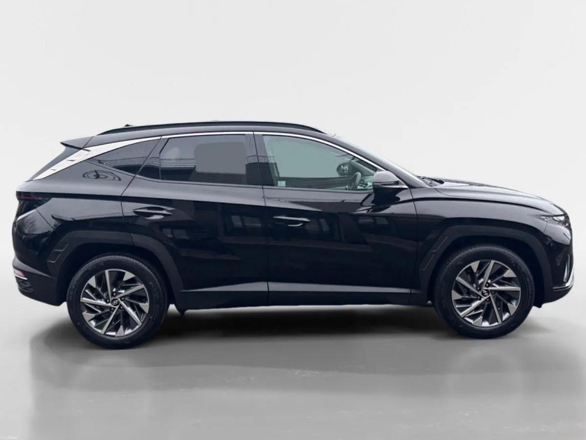 Hyundai Tucson 2WD Executive Plus - Image 3