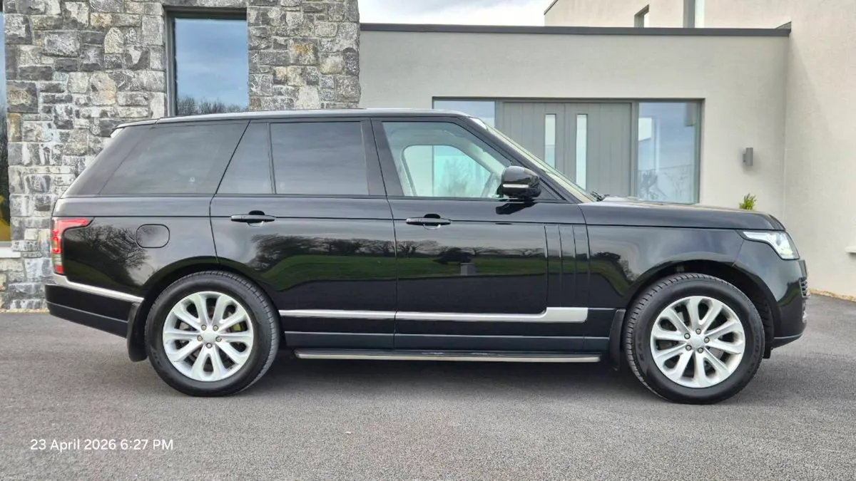Range Rover Vogue - LIKE NEW - Image 1