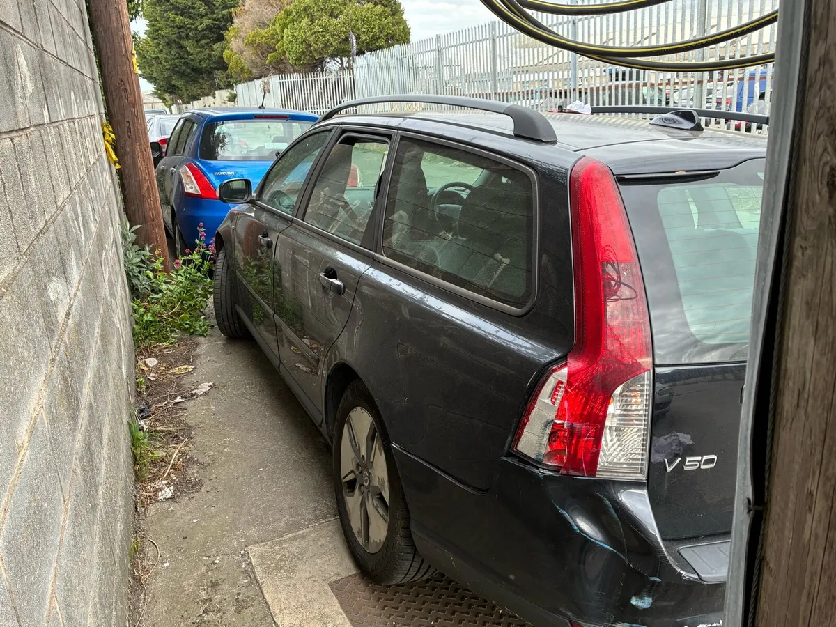 Volvo v50 2009 - Image 4