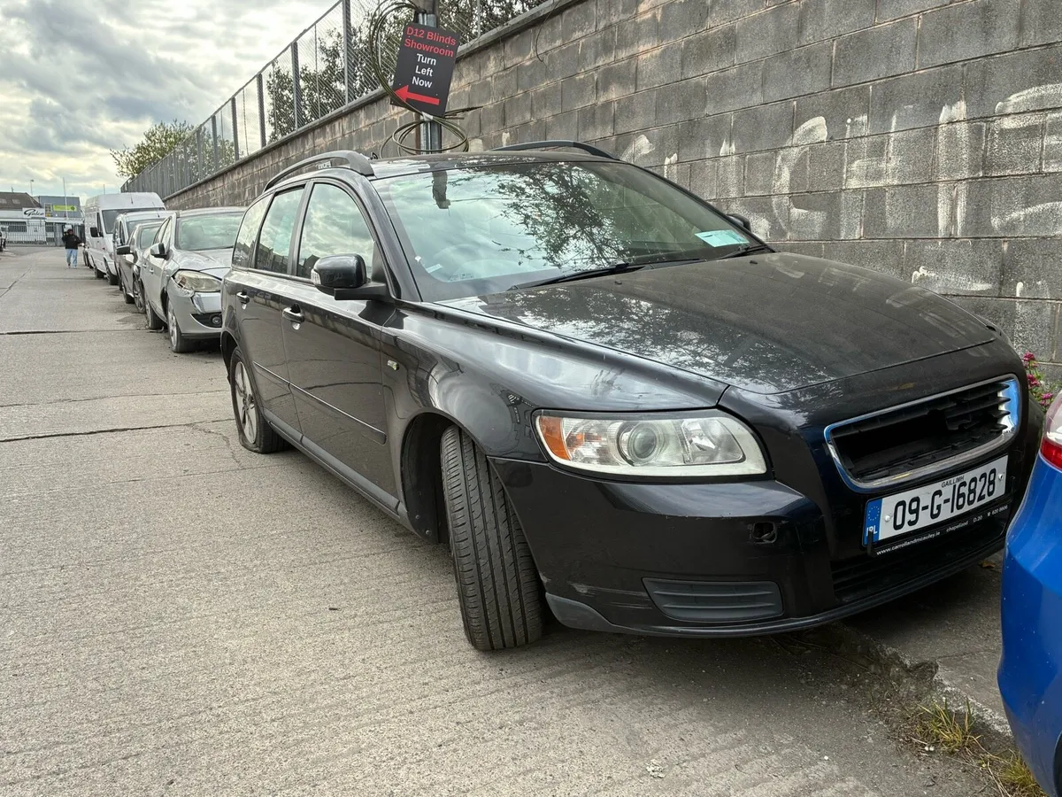 Volvo v50 2009 - Image 1