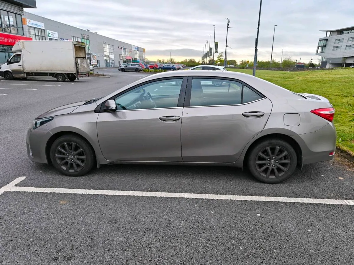 Toyota Corolla - Image 3