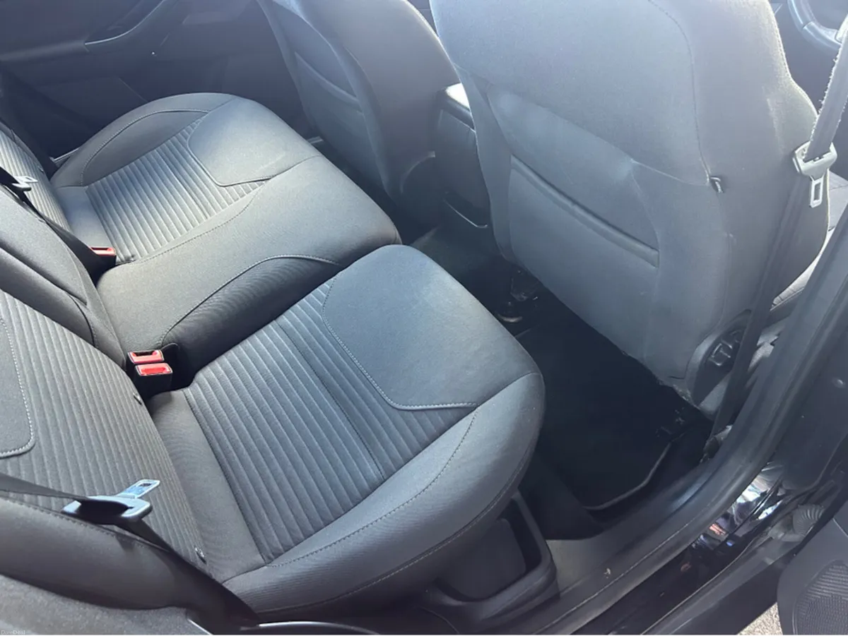 Ford Focus TITANIUM 1.5 TD 95PS 6SPEED 4DR - Image 4