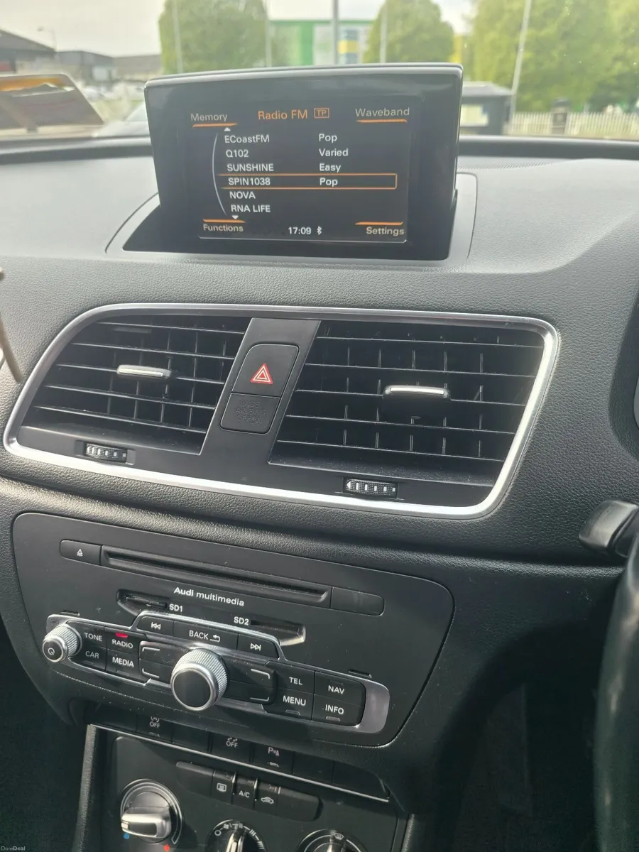 Audi Q3 2015 - Image 3