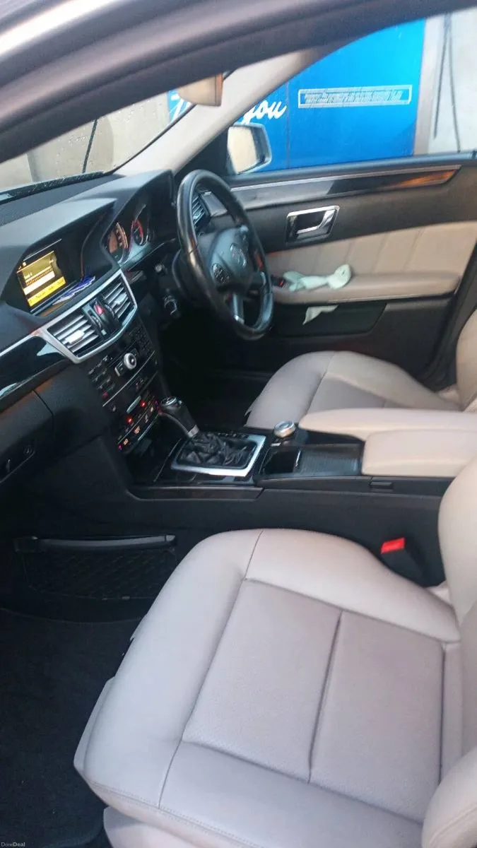 Mercedes Benz E-Class CDI MINT - Image 4
