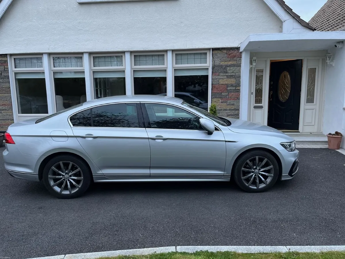 Volkswagen Passat 2020 **R-Line - Image 3