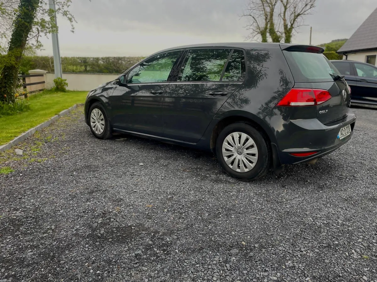142 D Volkswagen Golf - Image 2
