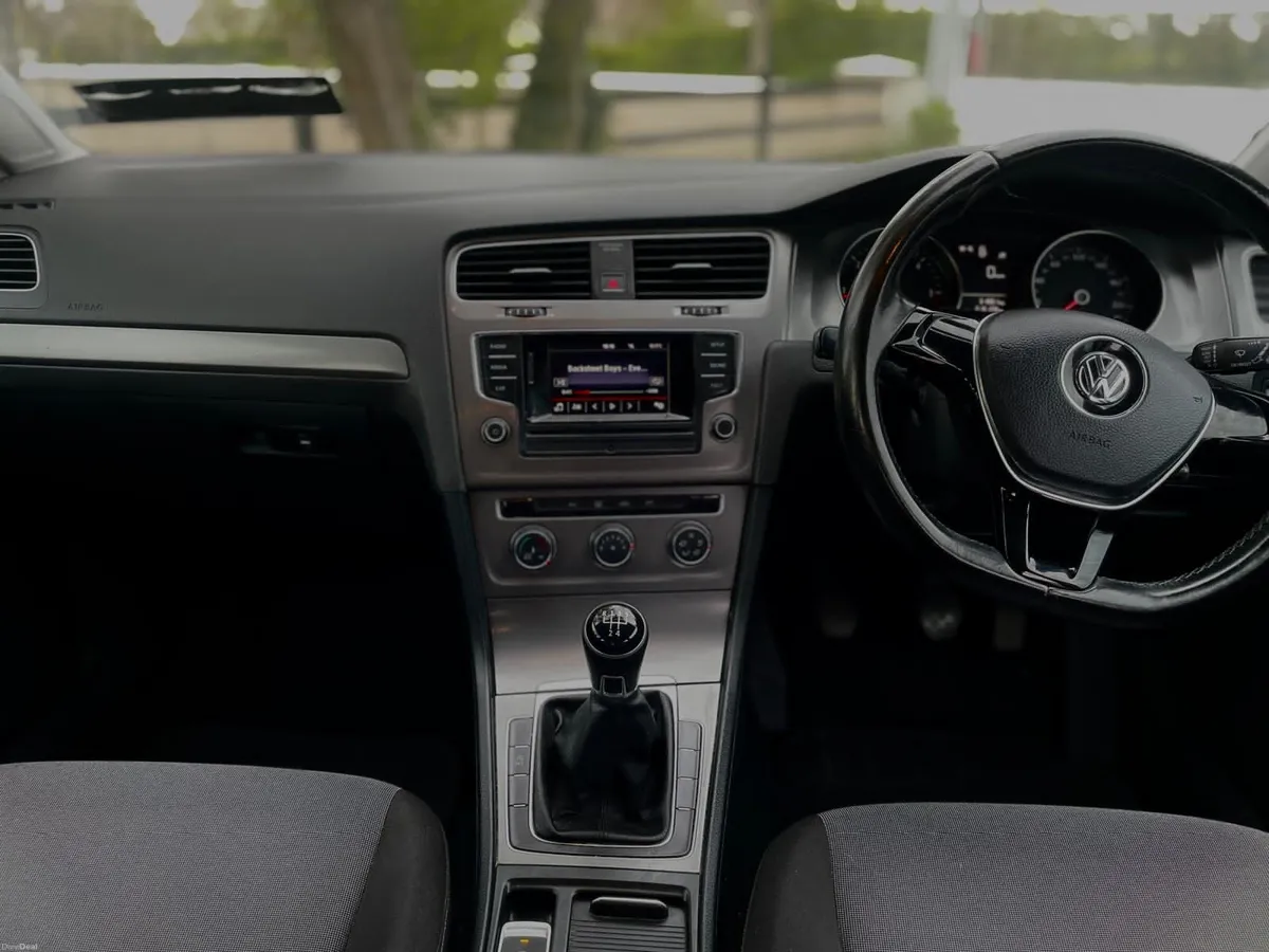 142 D Volkswagen Golf - Image 4