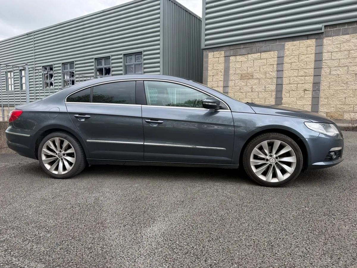 VOLKSWAGEN PASSAT CC - Image 3
