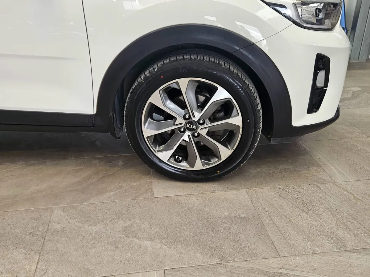 18 KIA STONIC 1.4 PETROL K3 EDITION - Image 4