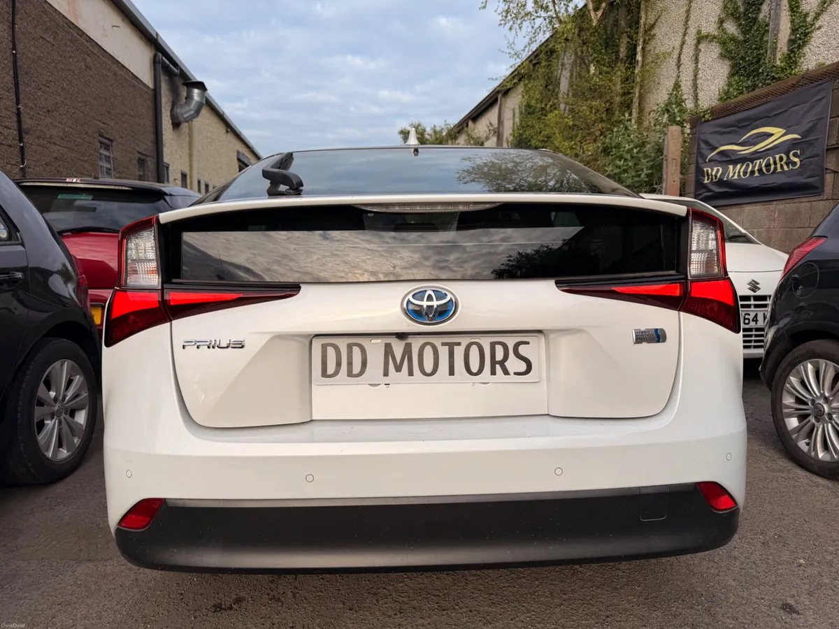 Toyota Prius 2021 self charging hybrid automatic - Image 3