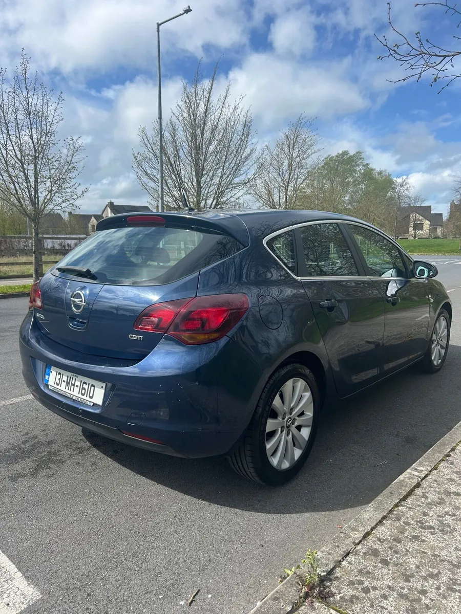 2013 Opel Astra *low mileage * - Image 5