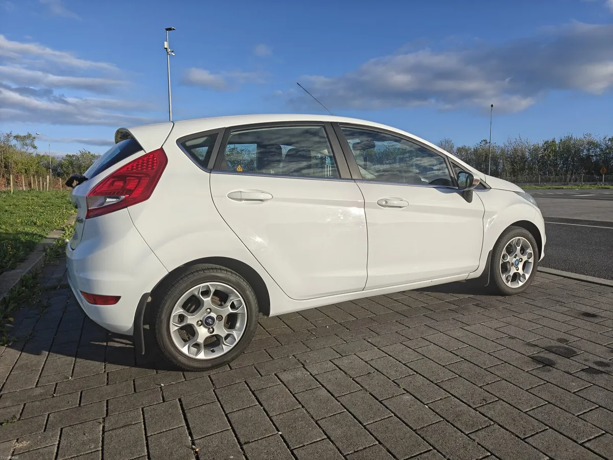 2012 Ford fiesta - Image 1