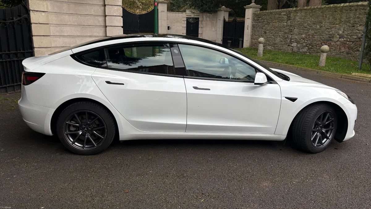 2022 Tesla Model 3 RWD - Image 4