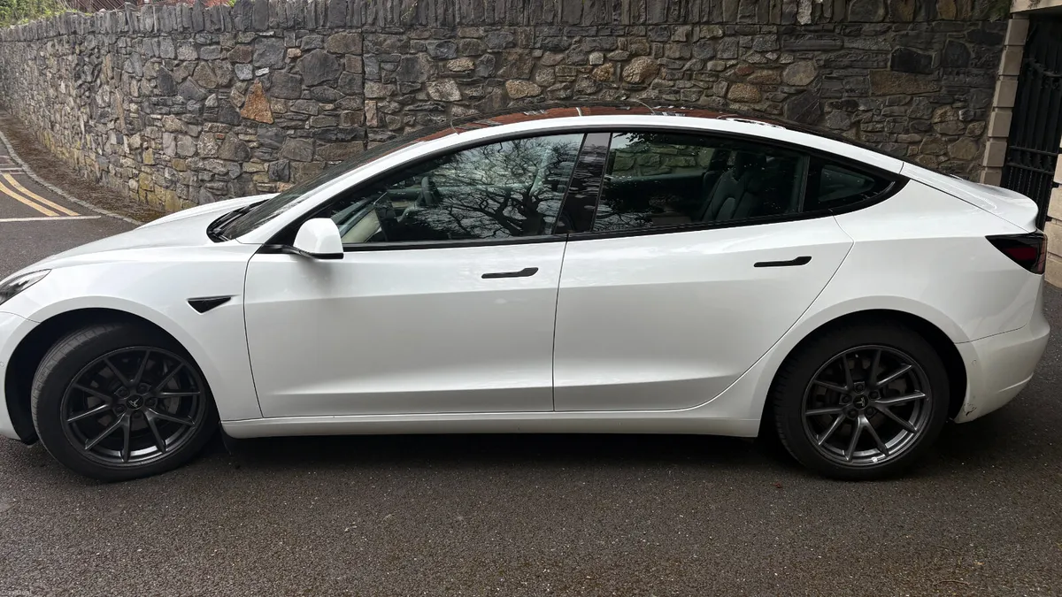 2022 Tesla Model 3 RWD - Image 3