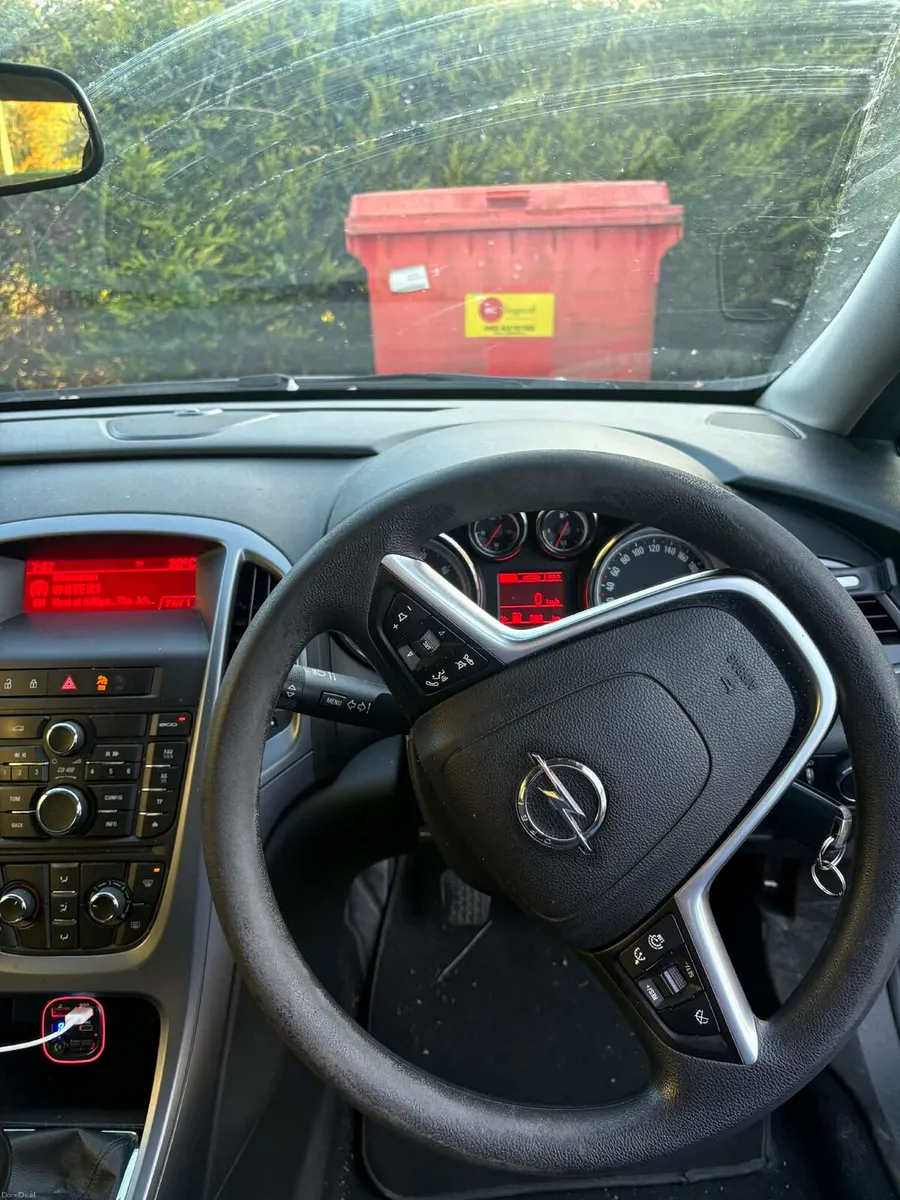 Open Astra 2013 1.7d Test & Taxed - Image 6