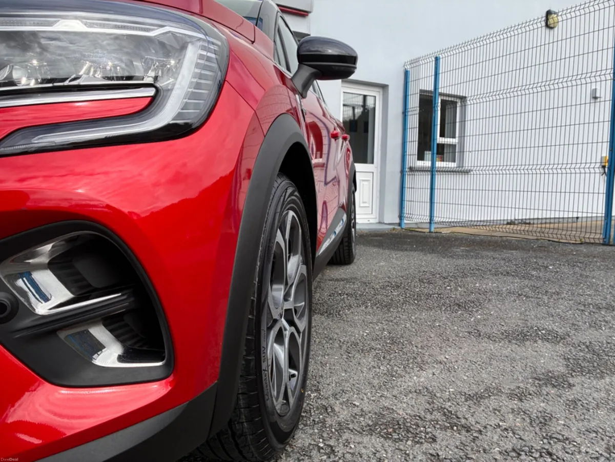 Renault Captur TECHNO E-TECH HEV - Image 2