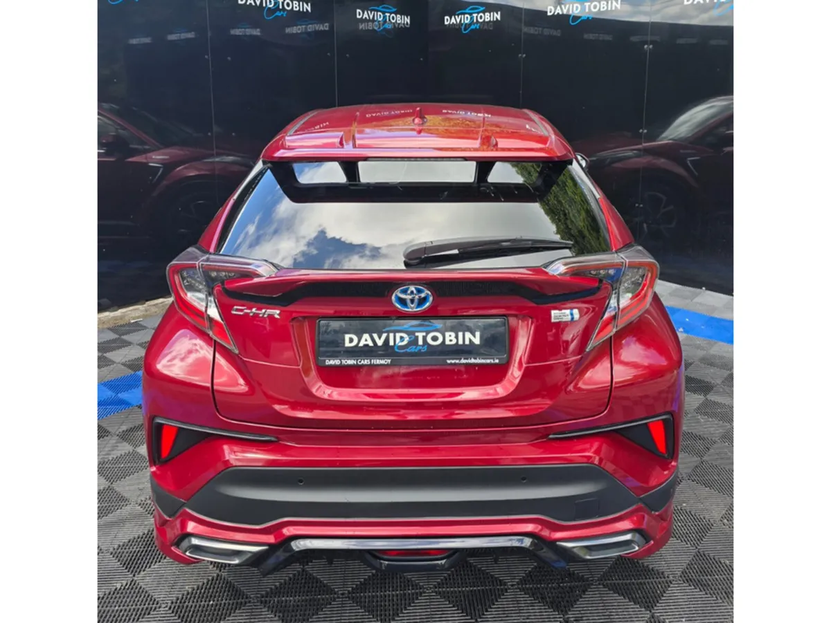 Toyota C-HR 1.8 PETROL HYBRID AUTO/ TRD KIT - Image 3