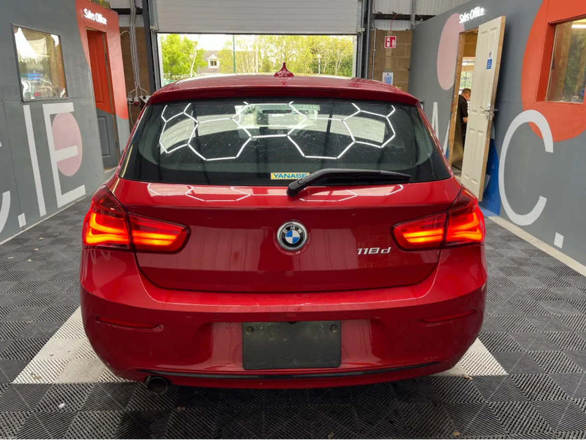 BMW 1-Series 2018 BMW 118D SPORT 2.0 AUTOMATIC / C - Image 3