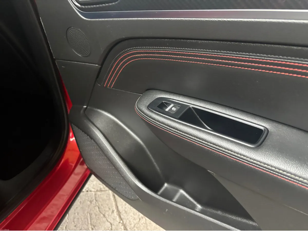 Renault Arkana R.S. LINE TCE 140 AUTO EDC 5DR - Image 4