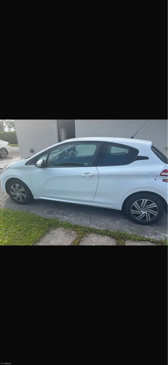 Peugeot 208 - Image 3