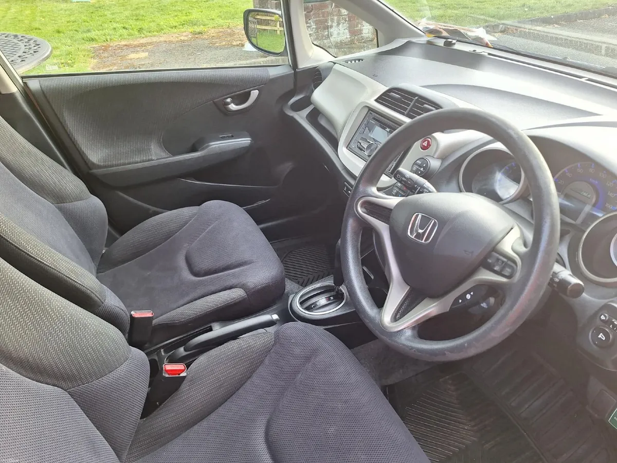 Honda Fit 2014, self-charging hybrid - Image 4