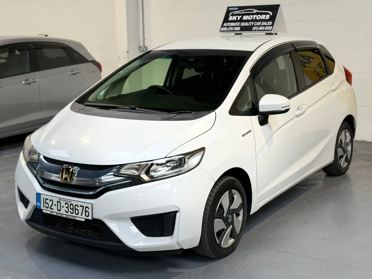2015 Honda JAZZ/Fit 1.5 Hybrid Auto ,CarPlay - Image 3