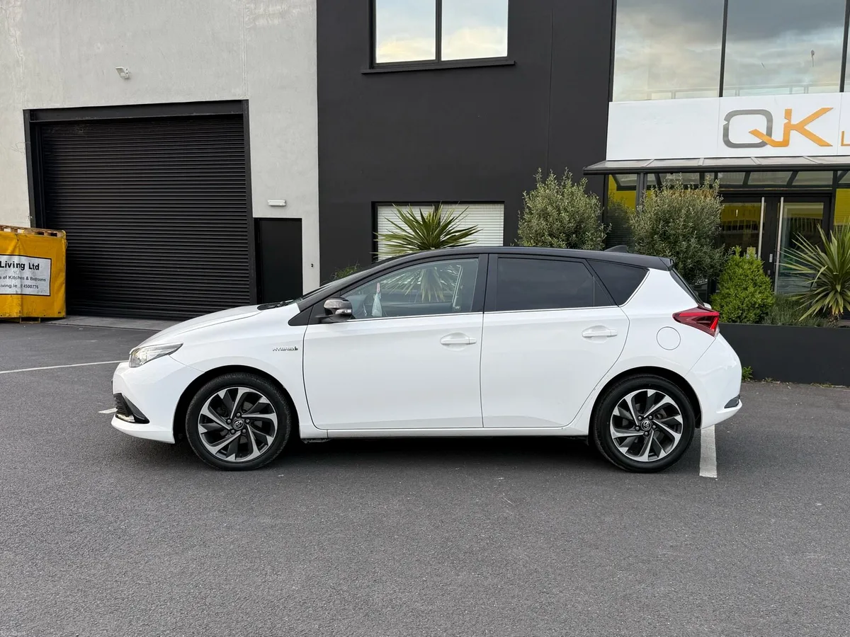 2016 Toyota Auris 1.8 Hybrid Automatic Irish Car - Image 2