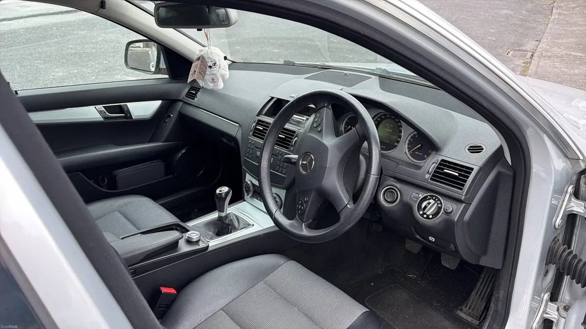 Mercedes-Benz C-Class 2008 - Image 4