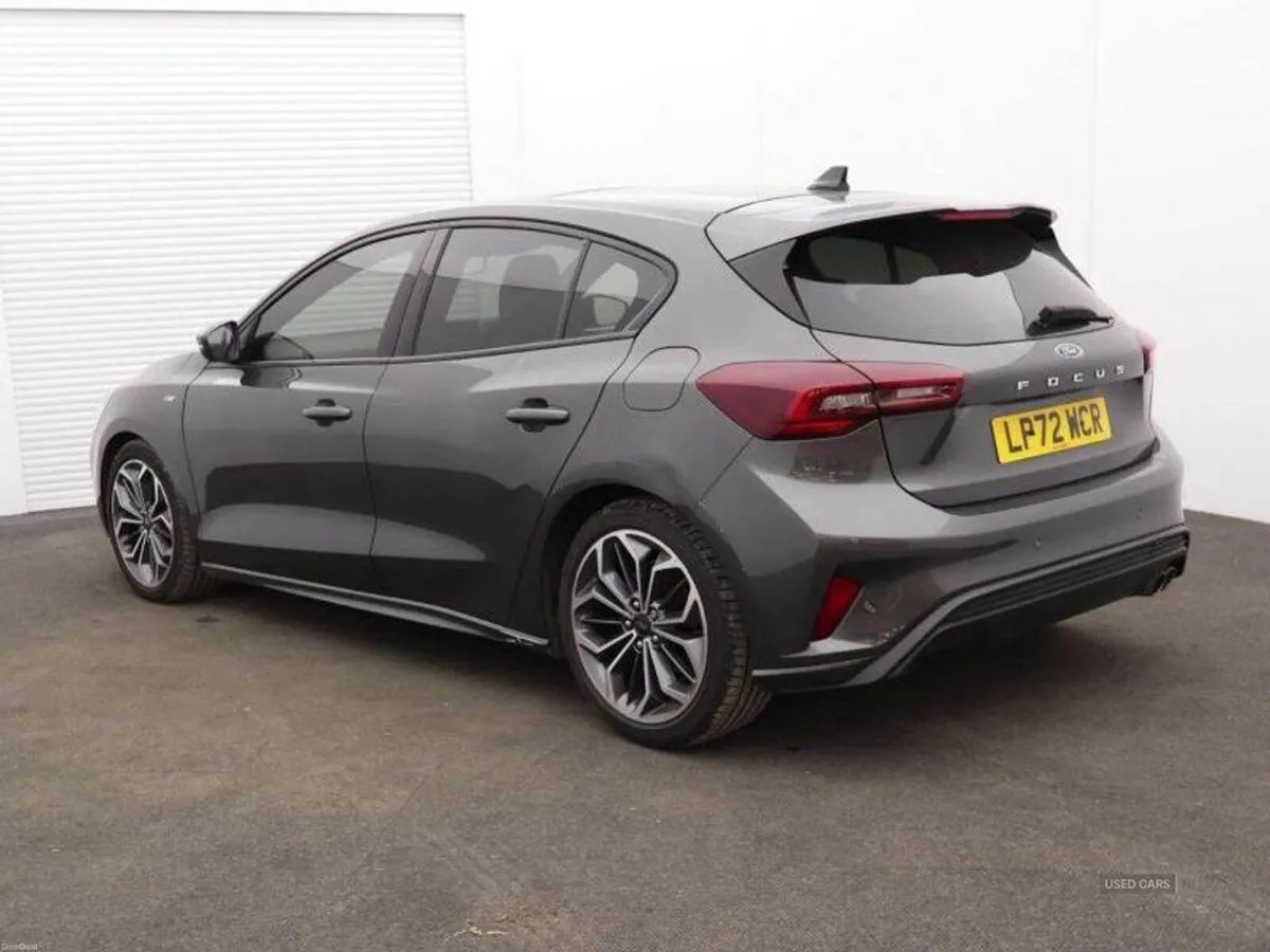 Ford Focus DIESEL HATCHBACK - Image 3
