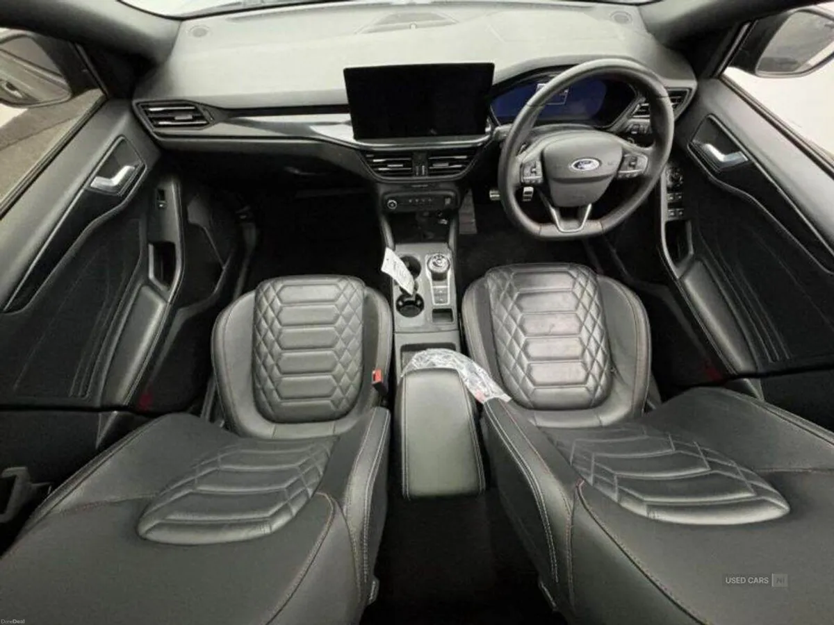 Ford Focus DIESEL HATCHBACK - Image 4