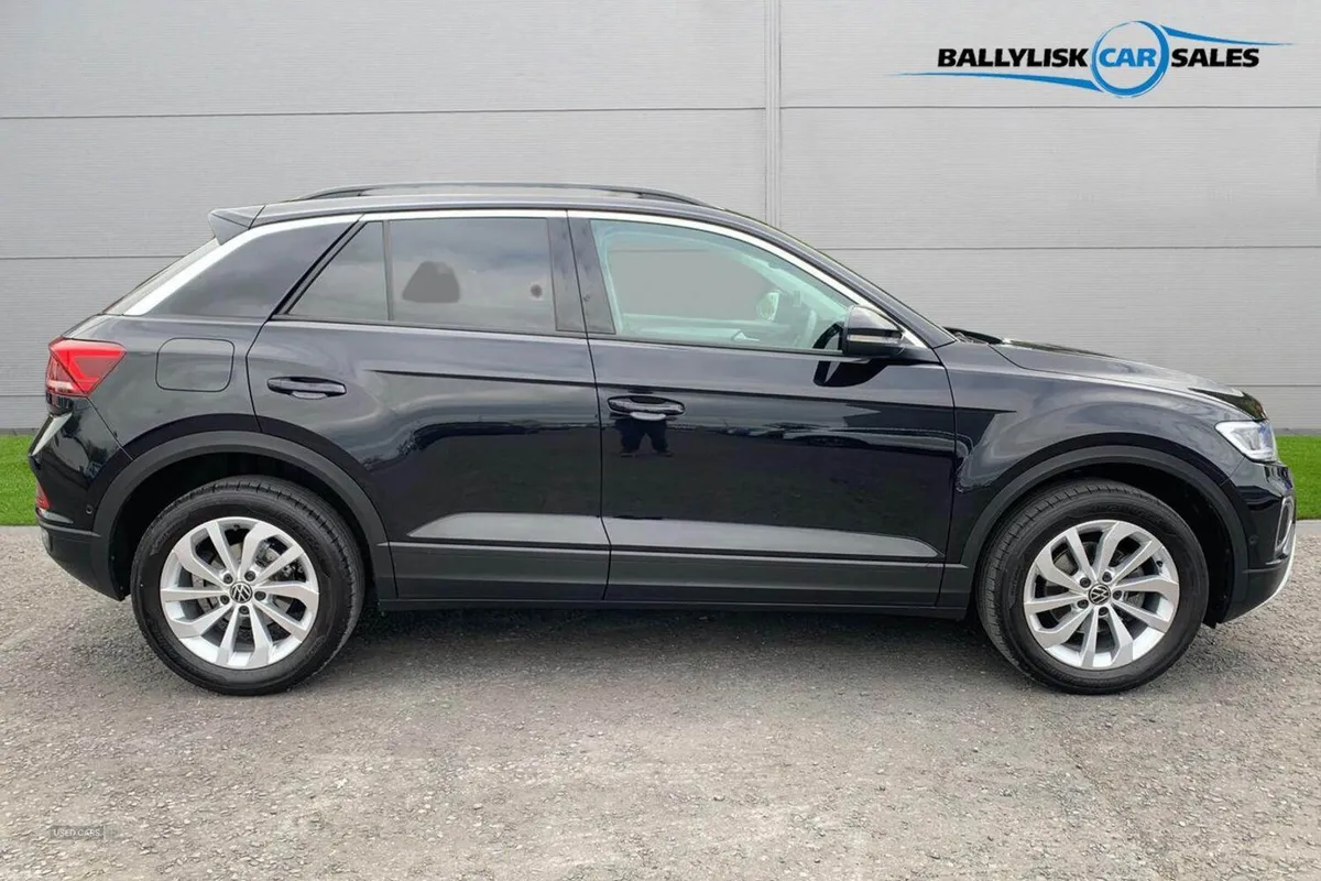 Volkswagen T-Roc 1.0 TSI 115PS Match in Black with - Image 3