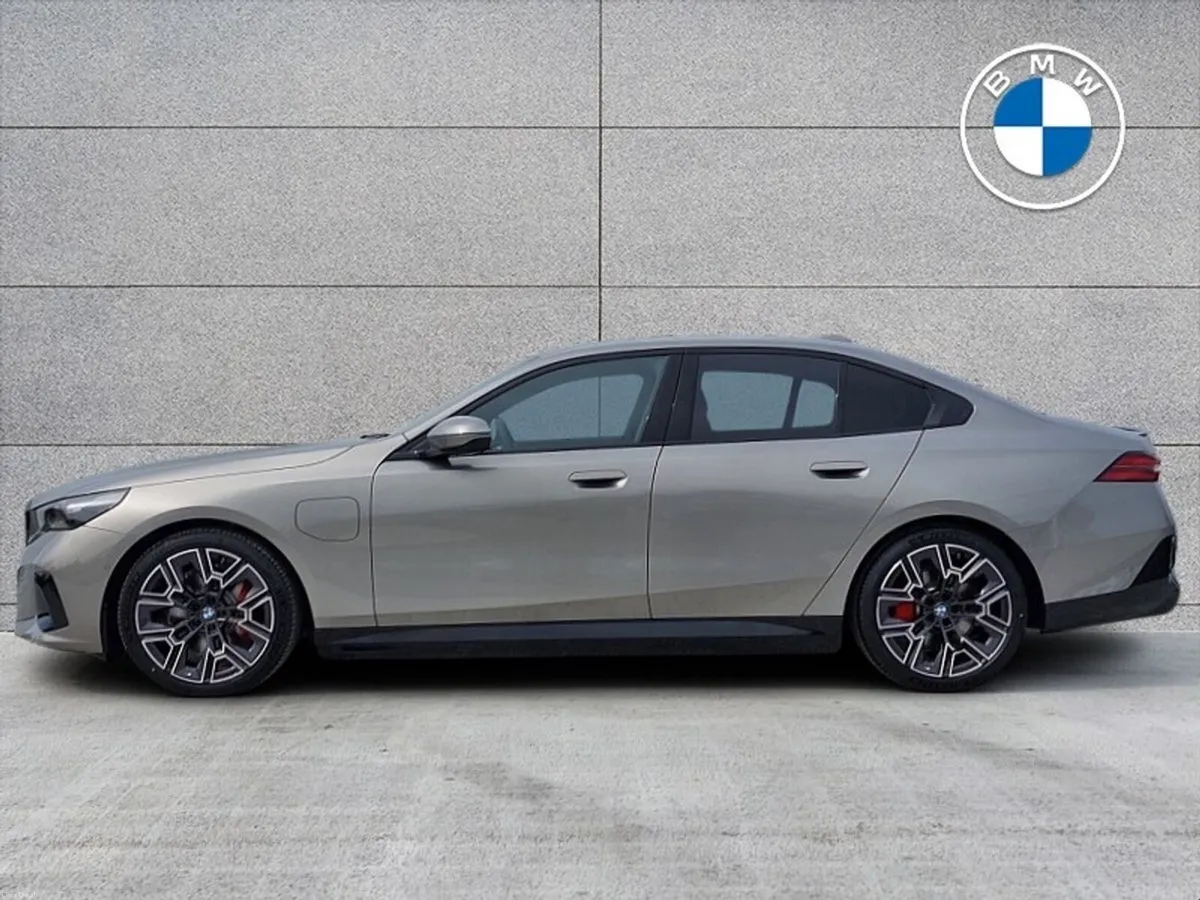 BMW 5-Series 530e M Sport Pro - Image 3
