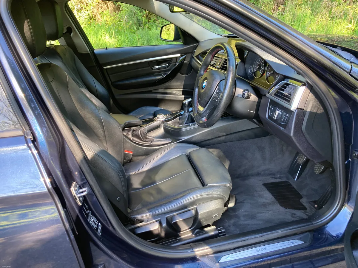2016 BMW 318i Petrol Manual Saloon - Image 4