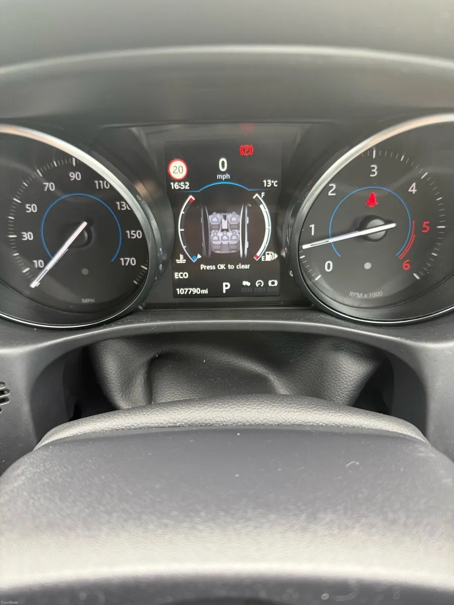 Jaguar XE 2017 - Image 4