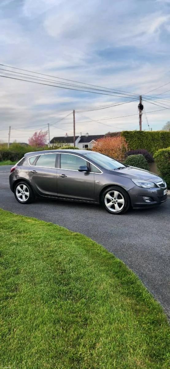 Opel Astra 1.6 (Auto) - Image 1