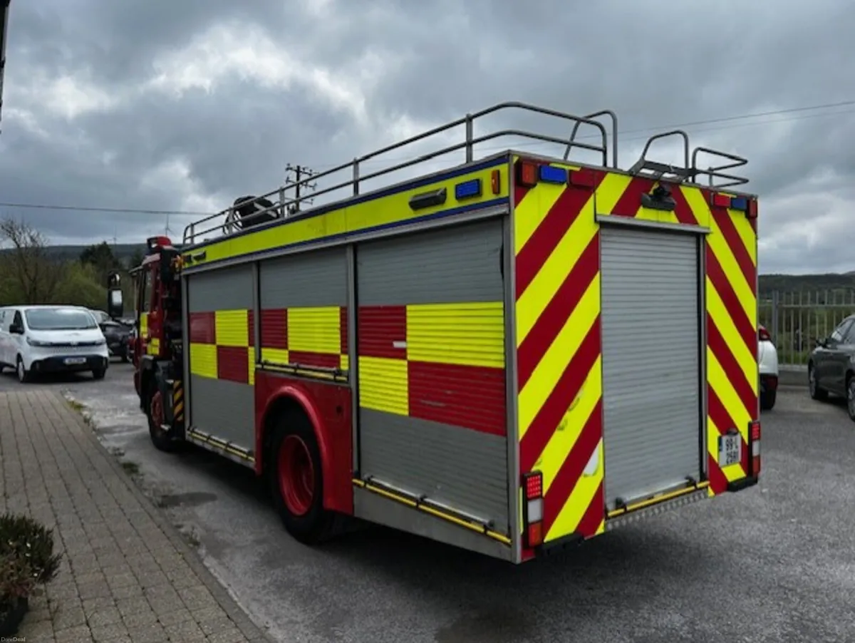 Volvo FL6 Fire truck- Hiab 105 & 3 Winches - Image 3