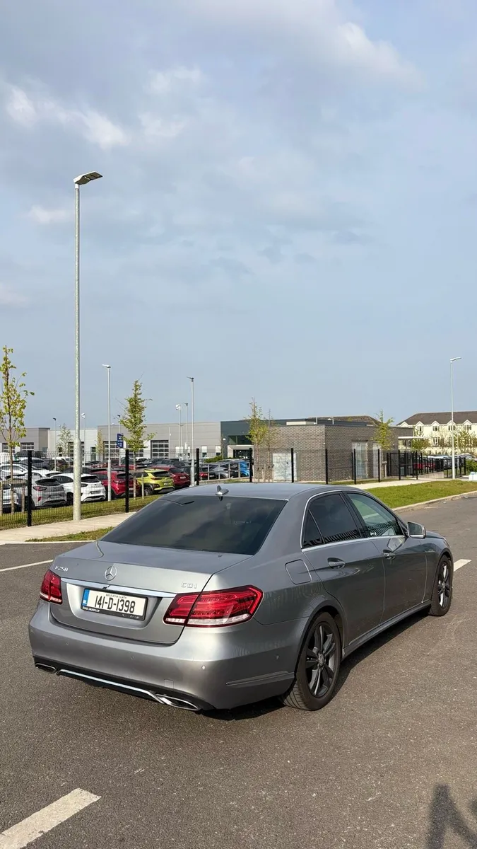 MERCEDES BENZ E SERIES - Image 2