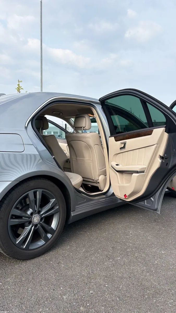 MERCEDES BENZ E SERIES - Image 2