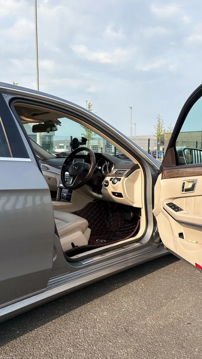 MERCEDES BENZ E SERIES - Image 4