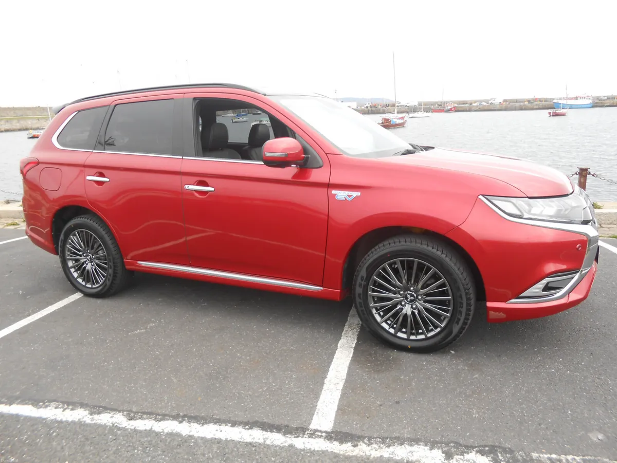 Mitsubishi Outlander PHEV S-Edition 2018 - Image 1