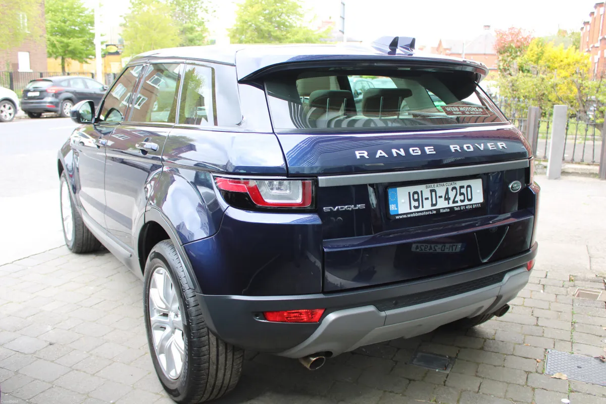 1 OWN - LOW KMS - EVOQUE 4X4 - AUTO - SE - PANROOF - Image 4