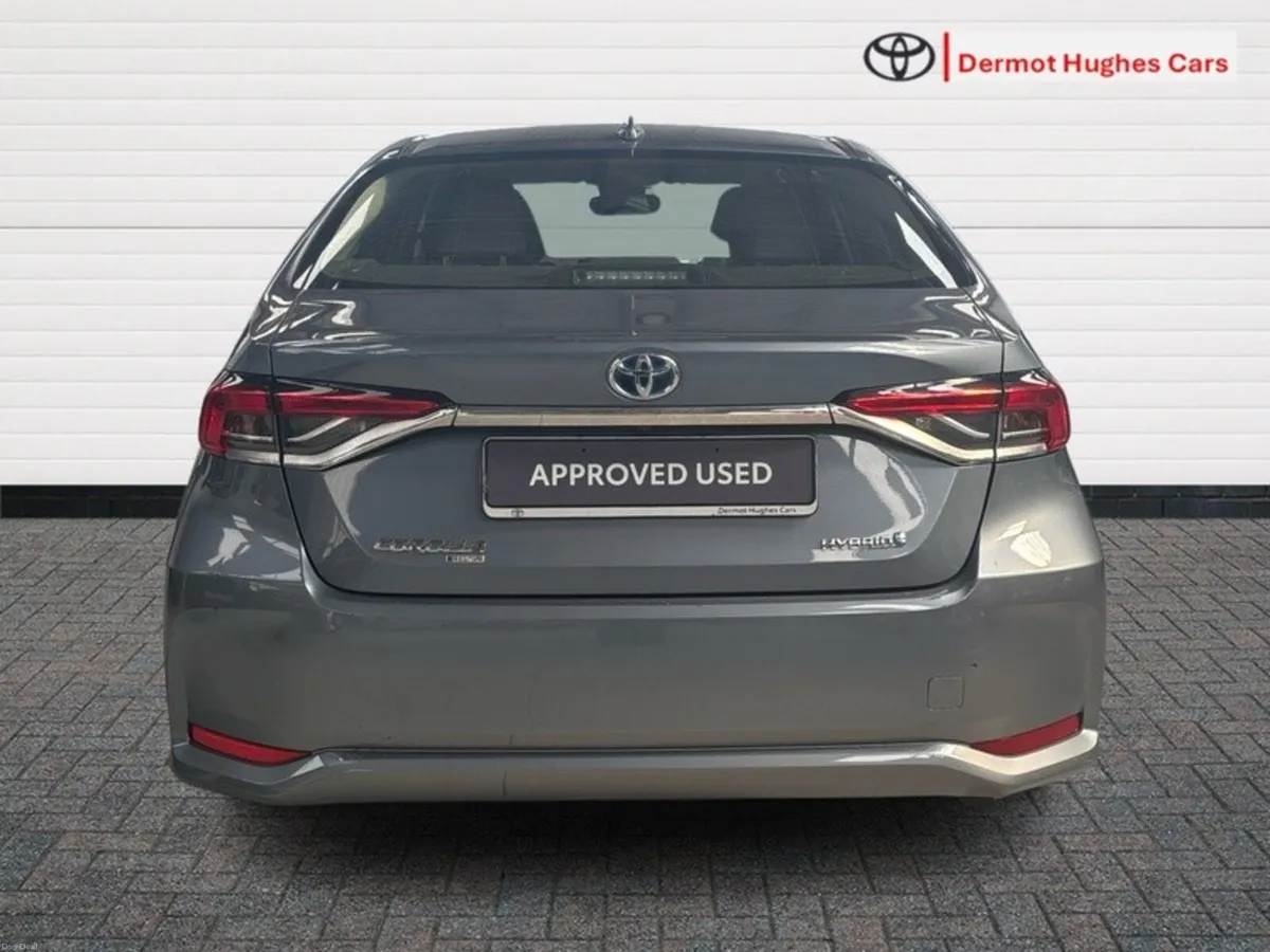 Toyota Corolla HYBRID LUNA SAL - Image 4