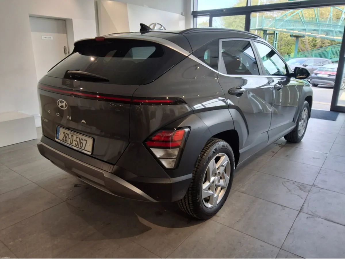 Hyundai KONA ELEGANCE ** SHOWROOM DISPLAY MODEL ** - Image 2
