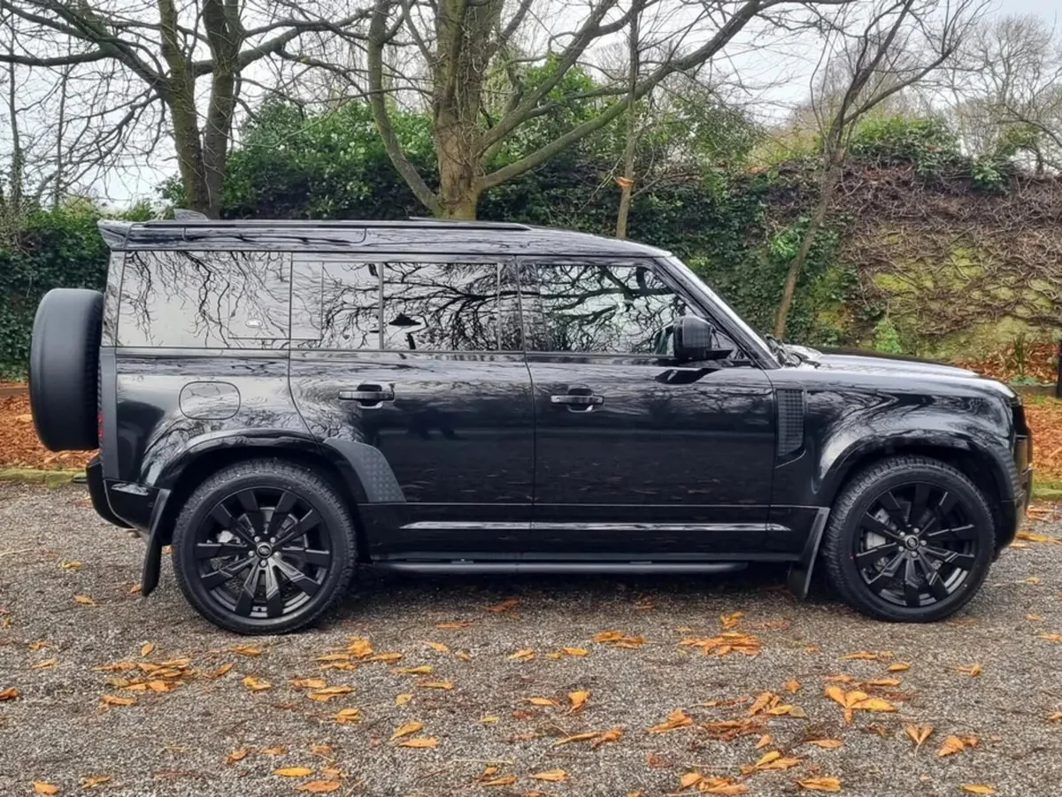 Land Rover Defender 110 HSE X-DYNAMIC - Image 2