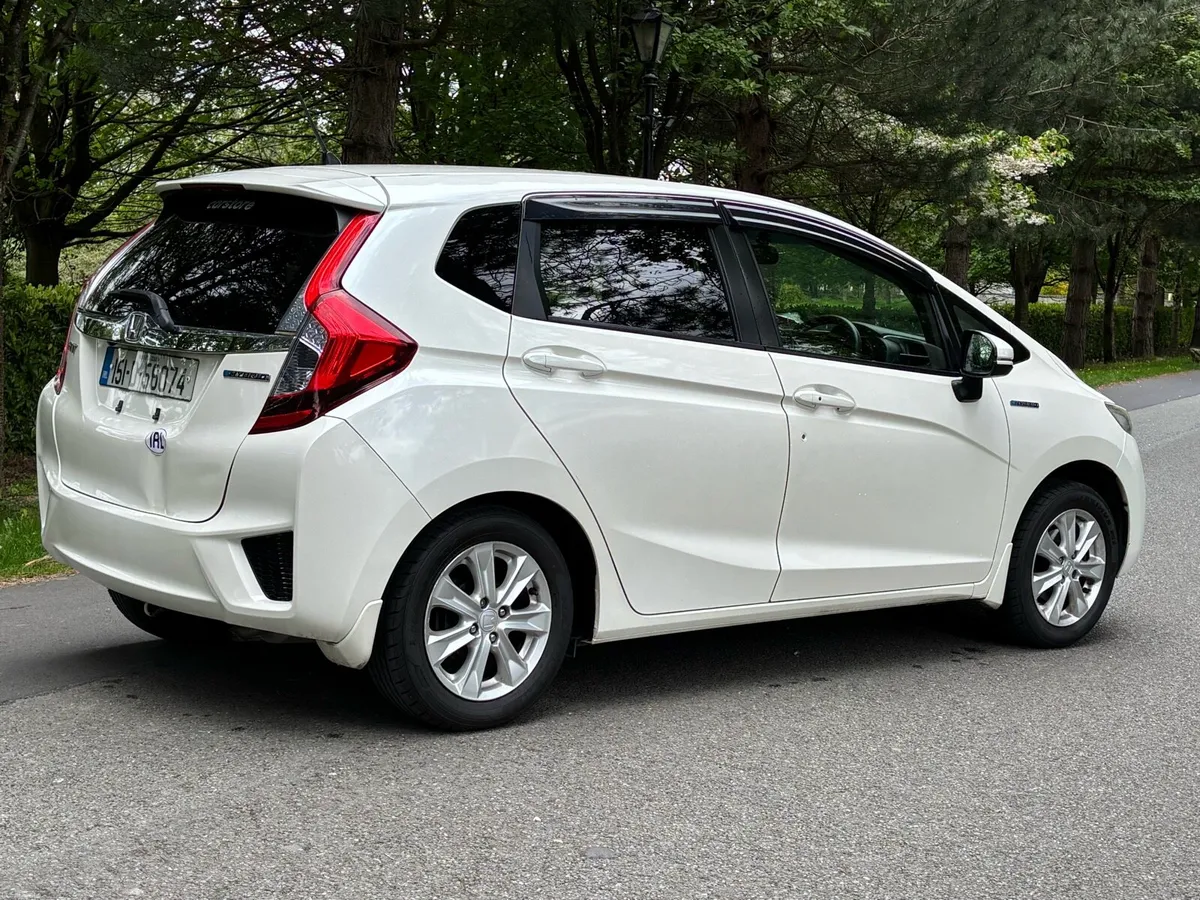 Honda fit 2015 automatic hybrid - Image 3