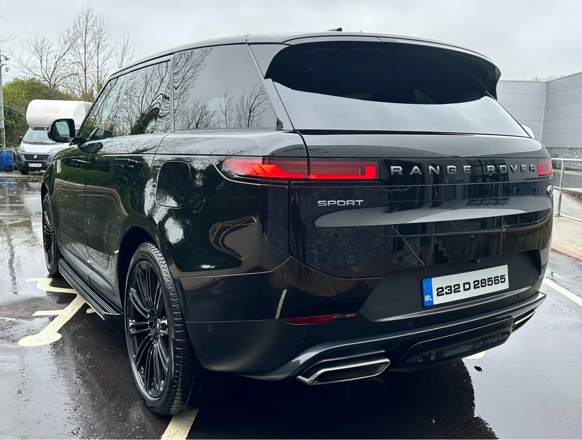 2023 Range Rover Sport SE – Black - Image 3