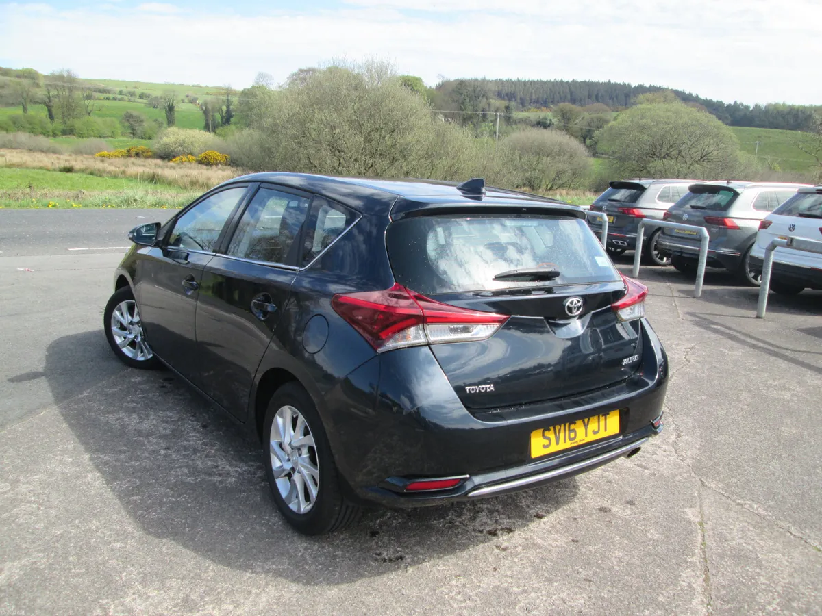 2016  TOYOTA  AURIS  1.6  D  5DR  BUSINESS - Image 5