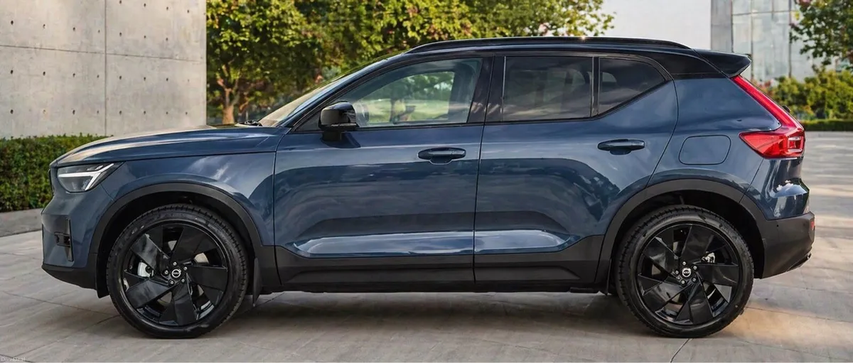 VOLVO EX40 PLUS .BLACK PACK 2026 one owner - Image 1