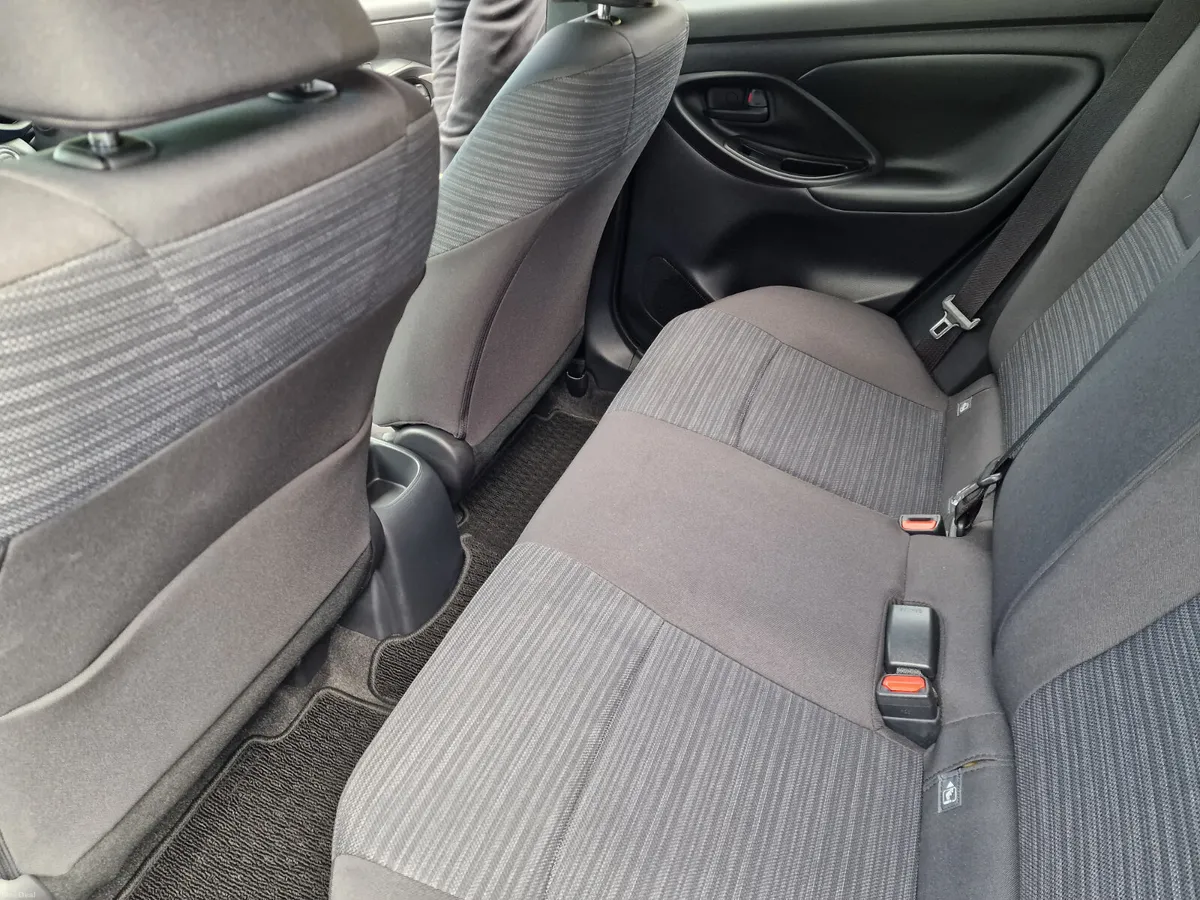 222 Toyota Yaris 1.5 Luna - Image 6
