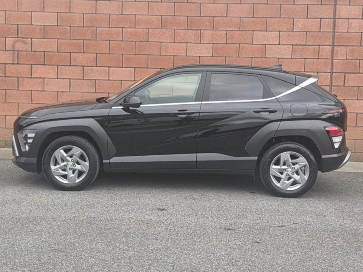 Hyundai KONA Elegance 1.6 Petrol with full service - Image 3